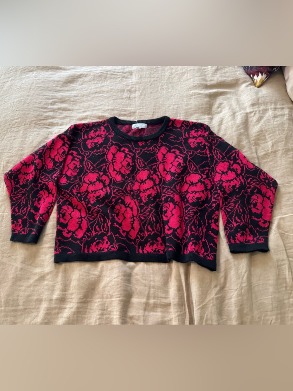 Vintage Black & red Floral Knit Sweater - Women